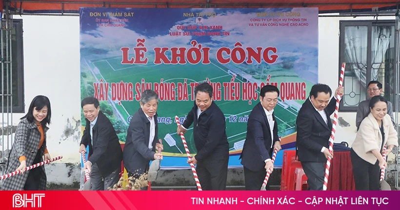 Lễ khởi công sân bóng đá Trường Tiểu học Cẩm Quang (Ảnh: Báo Hà Tĩnh)