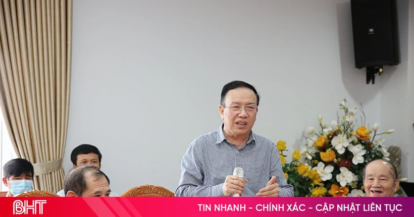 GS Trần Hậu Khang phát biểu tại buổi làm việc (Ảnh: Báo Hà Tĩnh)